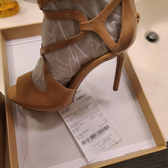 Sandals - Picture 1 of 5